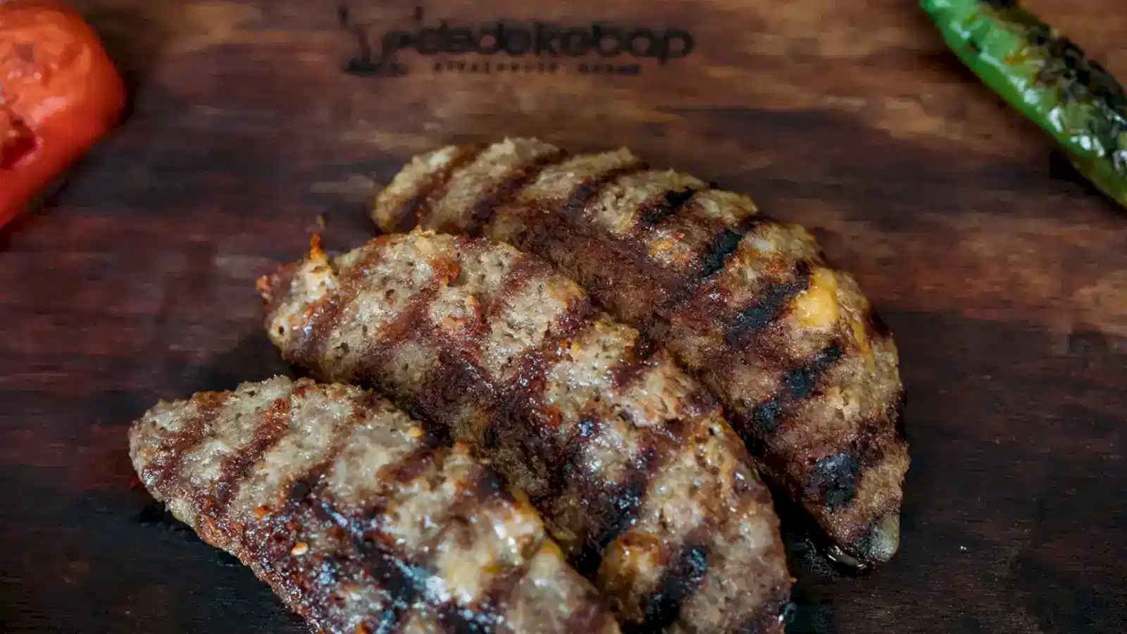 Bakı usulü ızgara kaşarlı köfte porsiyonu, Dede Kebap Steakhouse özel köfte menüsü