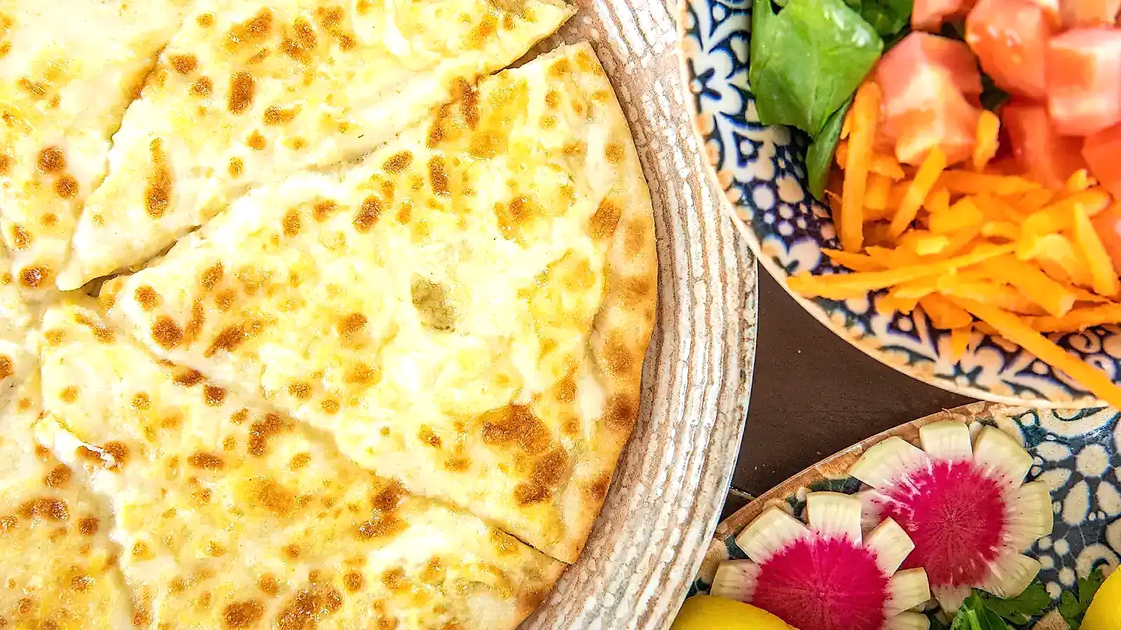 Kaşarlı pide porsiyonu, fırında peynirli pide tabağı – Bakı Dede Kebap Steak Burger Tatlı Kasap