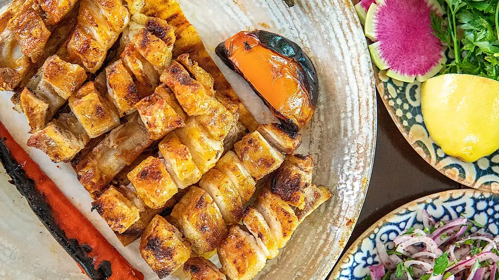 Kuzu kaburga kemikli porsiyonu – Bakı Dede Kebap Steak Burger Tatlı Kasap