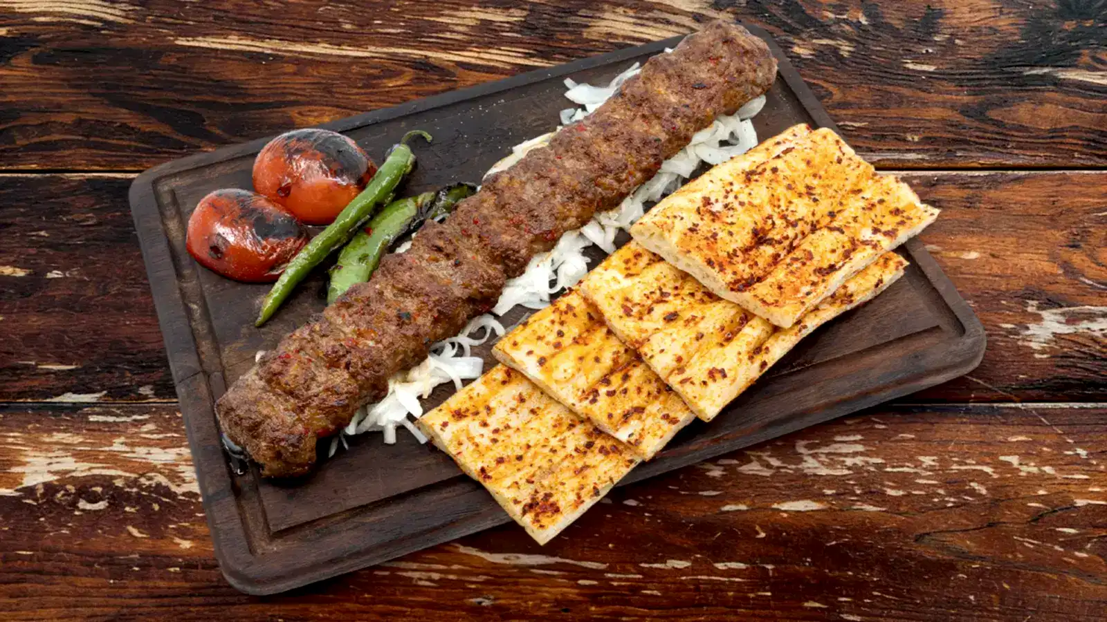 Bakı Dede Kebap nefes alan kebap sunumu, boruda pişirilmiş