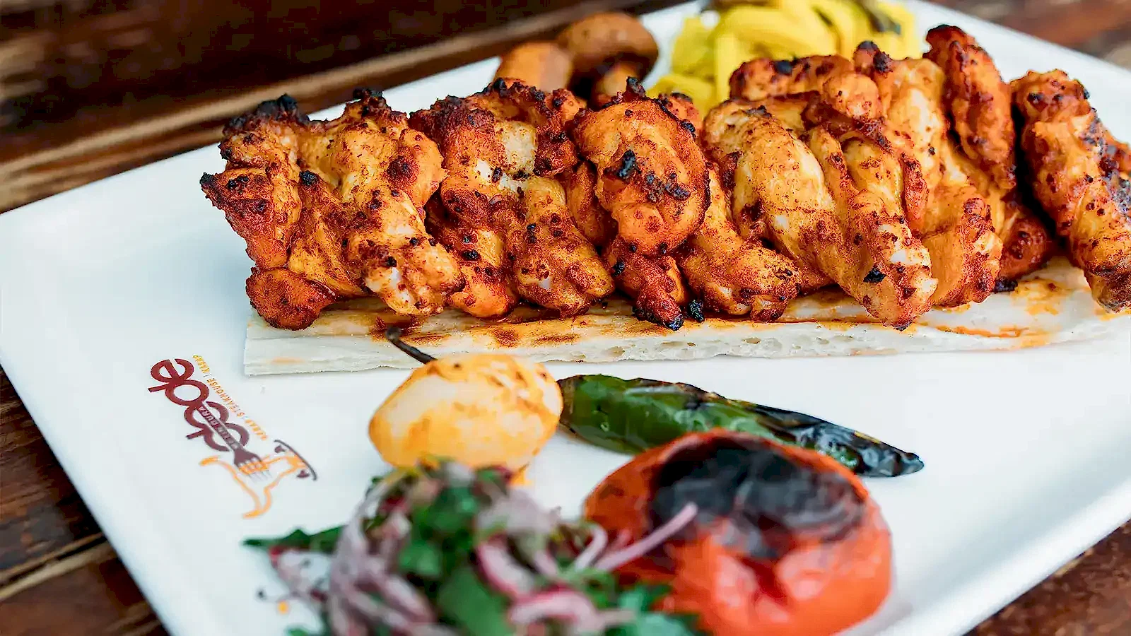 Izgara kemikli tavuk porsiyonu, közde pişmiş tavuk tabağı – Bakı Dede Kebap Steak Burger Tatlı Kasap